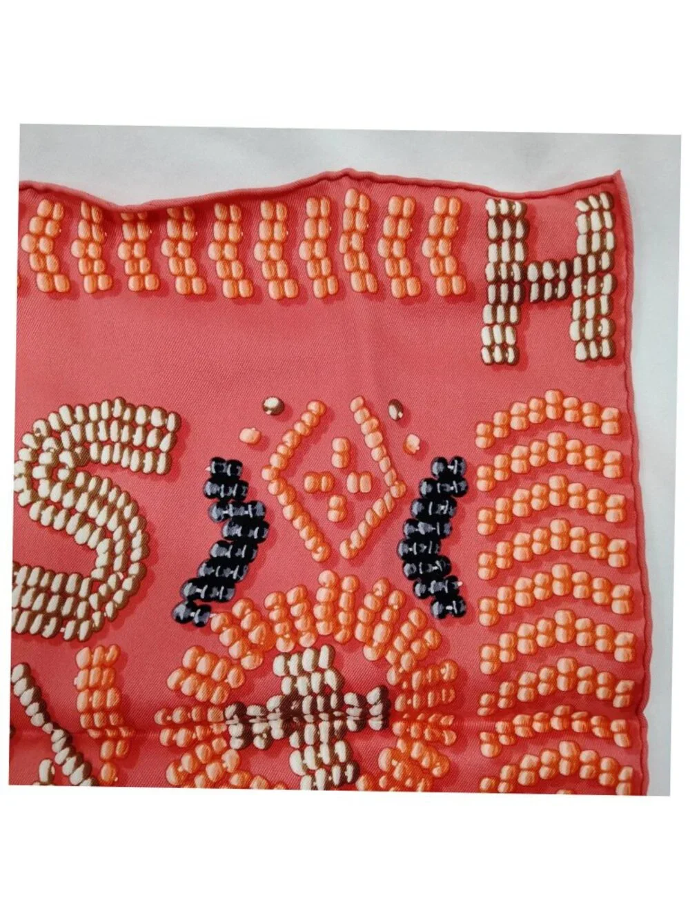 Authentic Hermès Kelly en Perles Carré 90 Silk Scarf